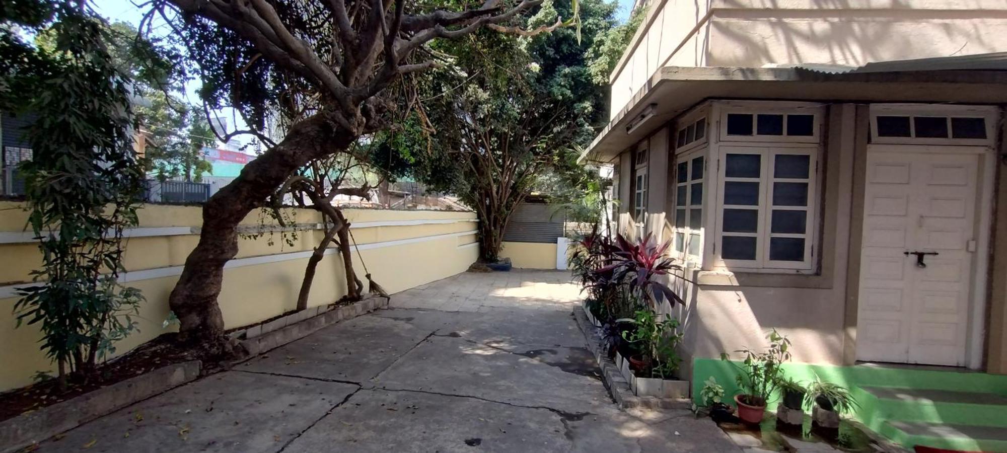 Madhav Bhavan Guest House Pune Zewnętrze zdjęcie